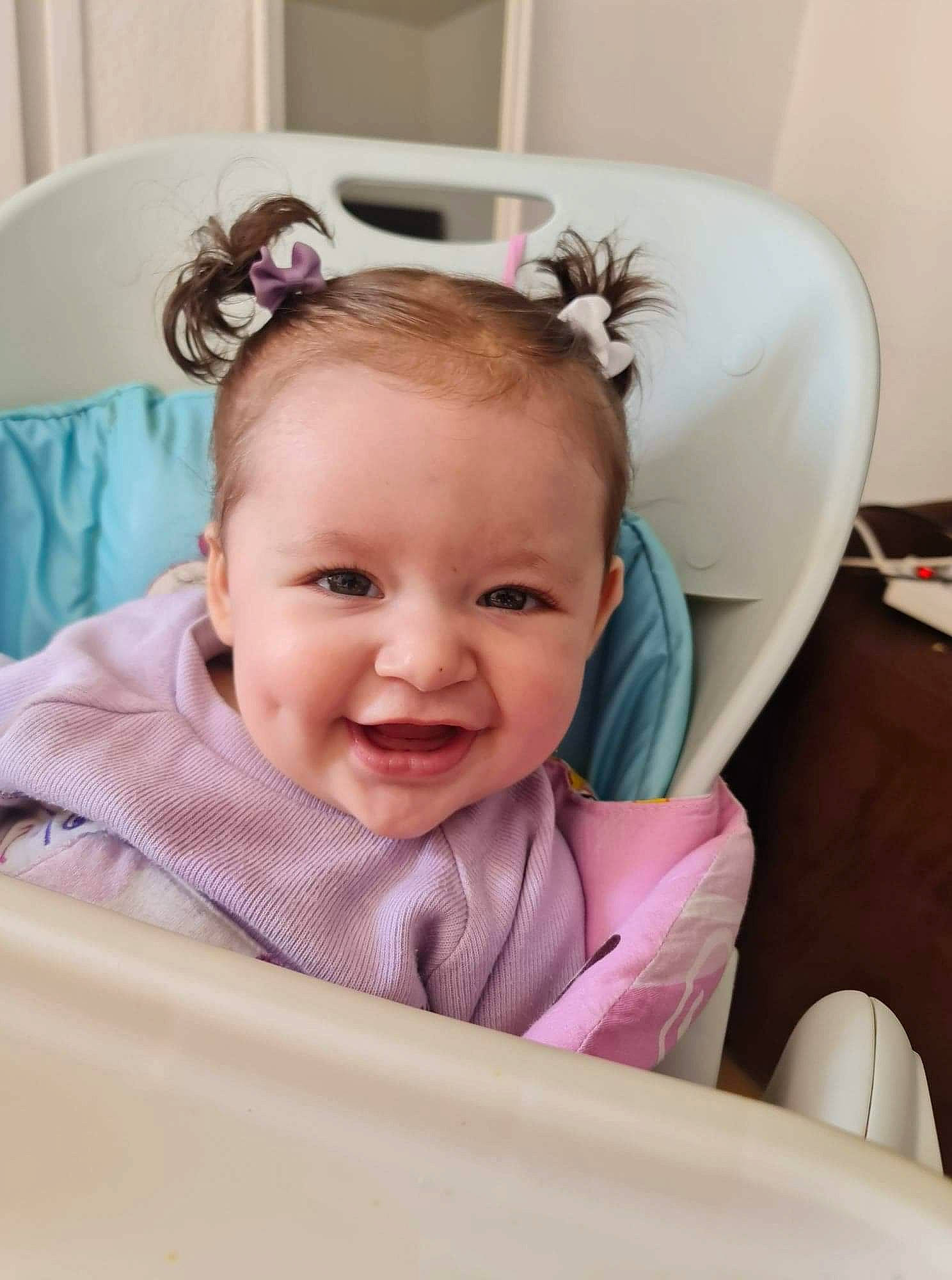 Kellya a rejoint le concours — aidez-le/la à gagner de superbes lots ! baby, baby_toddler_clothing, cheek, chin, comfort, ear, eye, eyebrow, eyelash, face, facial_expression, hairstyle, happy, head, iris, joy, person, pink, product, skin