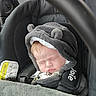 Hortense participe au concours pour gagner de l'argent avec cette photo : baby, car_seat, sleeping, hooded_clothing, gray, blanket, child, infant, vehicle_interior, seatbelt, car, cute, face, young_child, cozy, child_safety, soft_texture, headwear, comfort, transportation