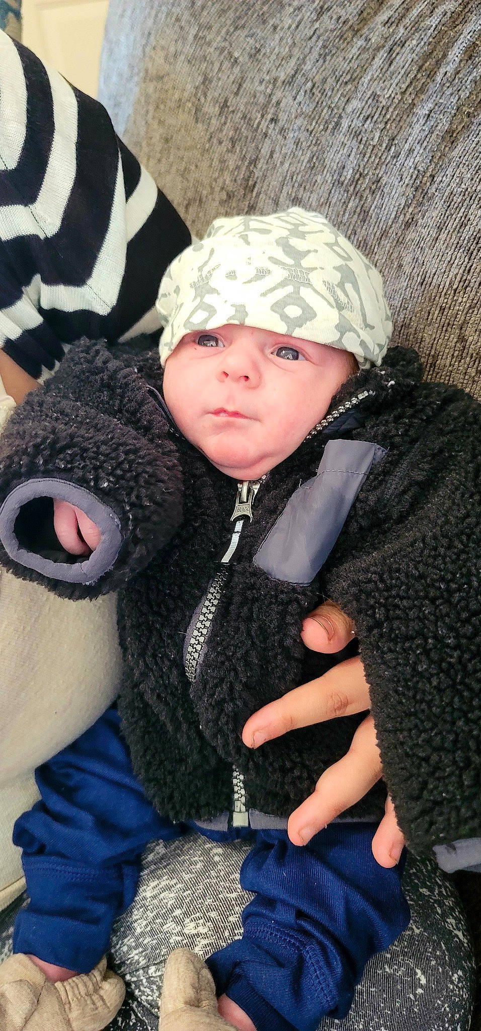 Ean is registered to the contest to win money with this photo: baby, baby_toddler_clothing, beanie, cap, child, companion_dog, dog_breed, fashion_accessory, fun, fur, gesture, headgear, headwear, knit_cap, person, sitting, skin, toddler, toy, winter