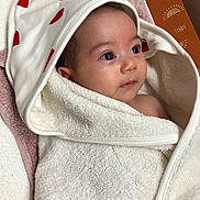 Coraly participe au concours pour gagner de l'argent avec cette photo : baby, blanket, child, curious, cute, eyes, face, hood, indoors, infant, newborn, portrait, red, skin, soft, texture, towel, white, wrapped, young