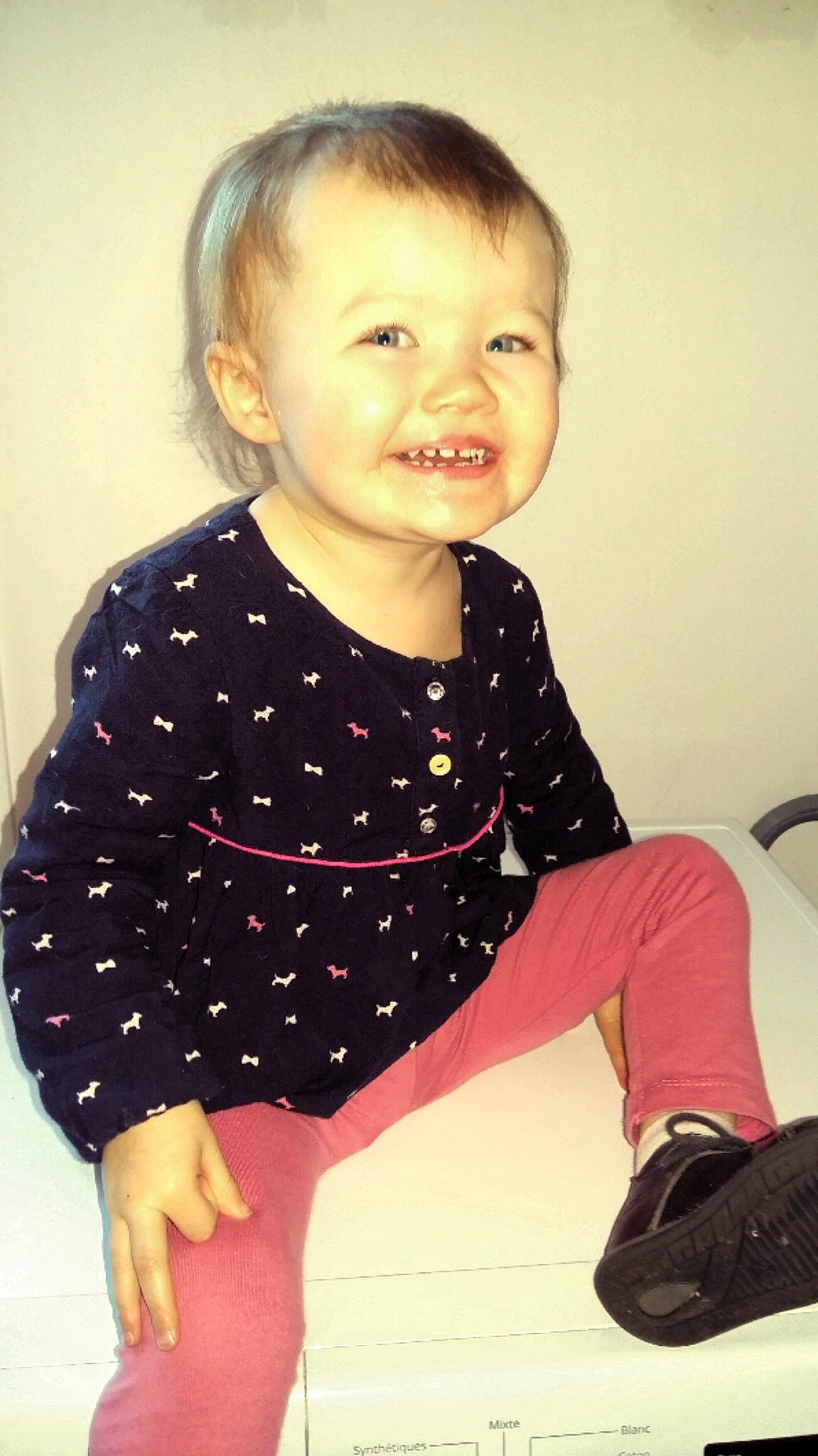 Clarisse a rejoint le concours — aidez-le/la à gagner de superbes lots ! baby, baby_toddler_clothing, beauty, cheek, child, design, dress, face, facial_expression, head, joy, outerwear, pattern, person, pink, polka_dot, sitting, skin, sleeve, smile