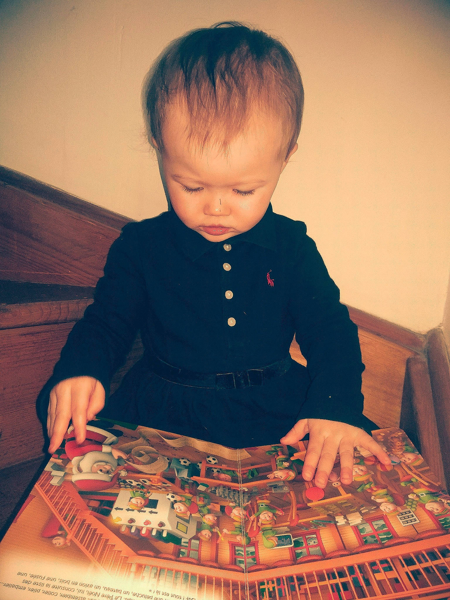 Clarisse a rejoint le concours — aidez-le/la à gagner de superbes lots ! child, games, person, play, sitting, toddler