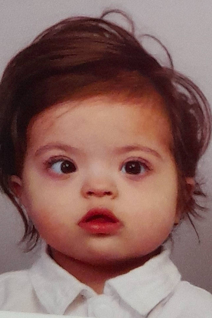 Jenna a rejoint le concours — aidez-le/la à gagner de superbes lots ! black_hair, blond, cheek, chin, collar, dress_shirt, eyebrow, eyelash, face, forehead, happy, iris, jaw, lip, neck, no_expression, nose, person, skin, smile