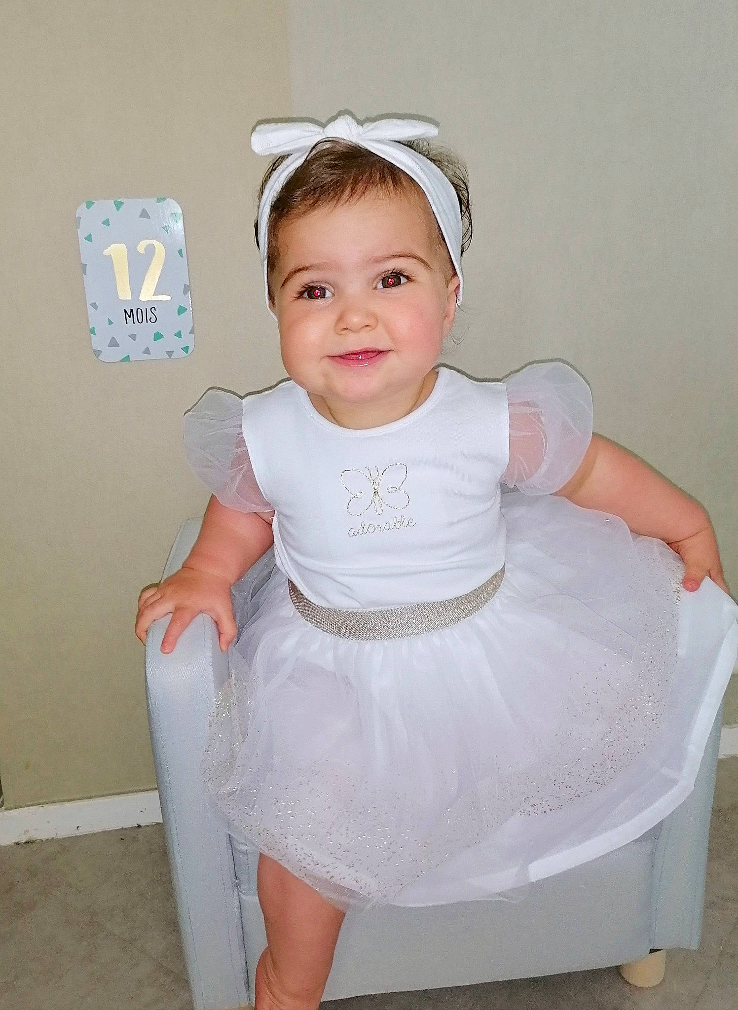 Lou participe au concours pour gagner de l'argent avec cette photo : baby_toddler_clothing, bridal_accessory, child, day_dress, dress, embellishment, flash_photography, happy, human_leg, iris, joy, leg, neck, one_piece_garment, pattern, person, pink, skin, sleeve, smile