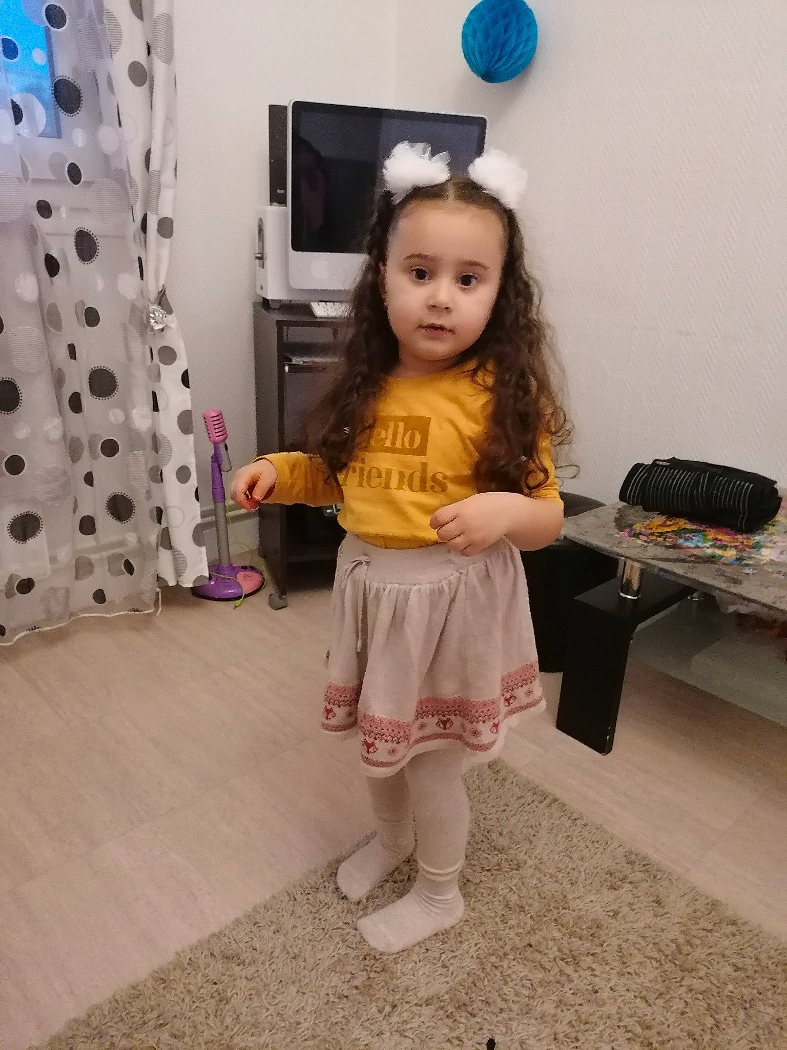 Talia a rejoint le concours — aidez-le/la à gagner de superbes lots ! child, costume, happy, head, person, play, room, skin, smile, snapshot, toddler