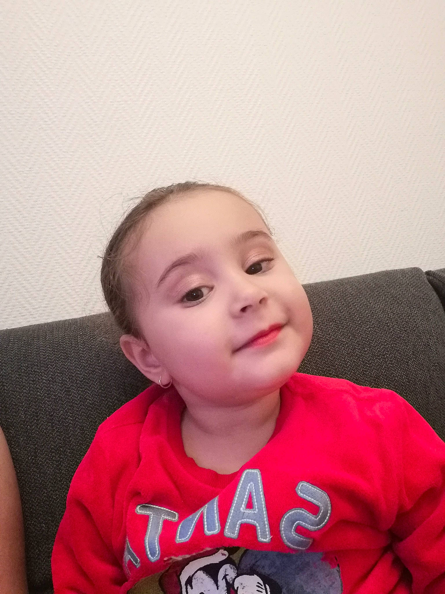 Talia a rejoint le concours — aidez-le/la à gagner de superbes lots ! arm, baby, cheek, child, chin, cool, ear, eye, face, facial_expression, forehead, hair, head, lip, mouth, nose, person, skin, smile, technology