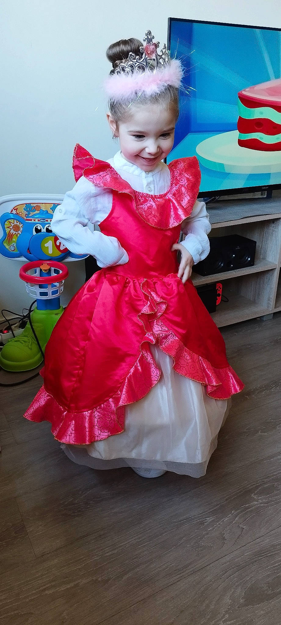 Héléna a rejoint le concours — aidez-le/la à gagner de superbes lots ! baby, baby_toddler_clothing, blue, child, clothing, costume, dress, event, formal_wear, fun, happy, joy, magenta, peach, person, pink, purple, ruffle, sitting, sleeve