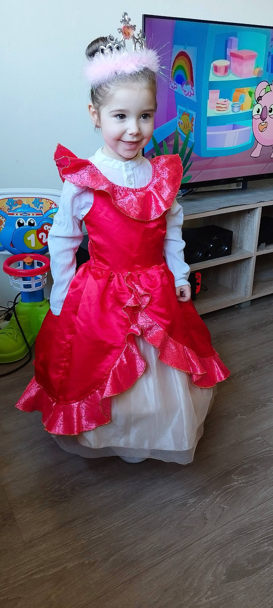 Héléna a rejoint le concours — aidez-le/la à gagner de superbes lots ! baby_toddler_clothing, costume, day_dress, dress, embellishment, event, fashion_design, formal_wear, gown, happy, joy, magenta, one_piece_garment, pattern, peach, person, pink, purple, ruffle, sleeve