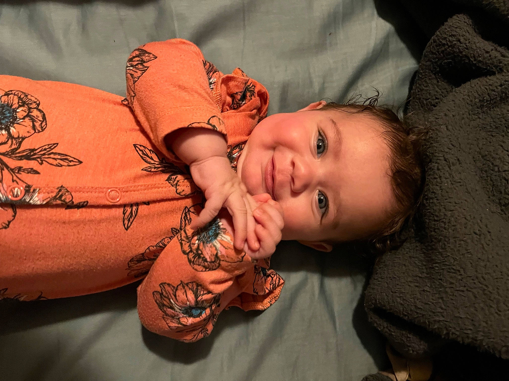 Estelle is registered to the contest to win money with this photo: abdomen, chest, child, comfort, elbow, flash_photography, flesh, happy, human_leg, jewellery, joy, mouth, pattern, person, skin, smile, tattoo, temporary_tattoo, thigh, toddler