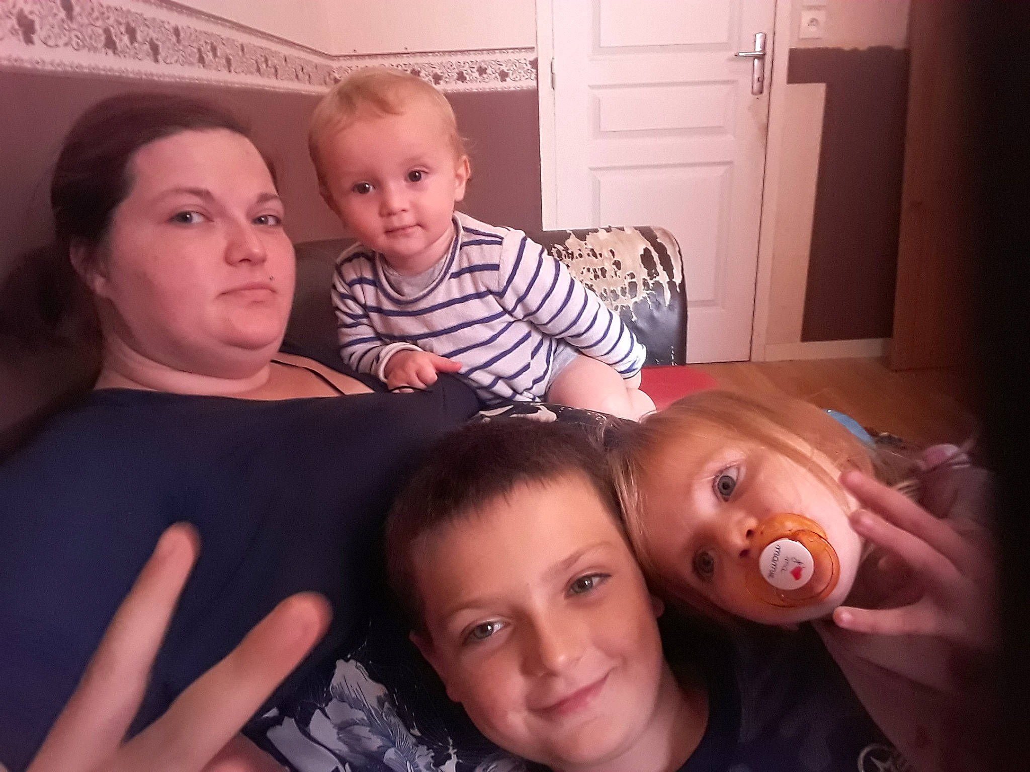 Nathan a rejoint le concours — aidez-le/la à gagner de superbes lots ! baby, cheek, child, electronic_device, eye, face, family, father, fun, happy, head, joy, mother, mouth, muscle, nose, people, person, selfie, sibling