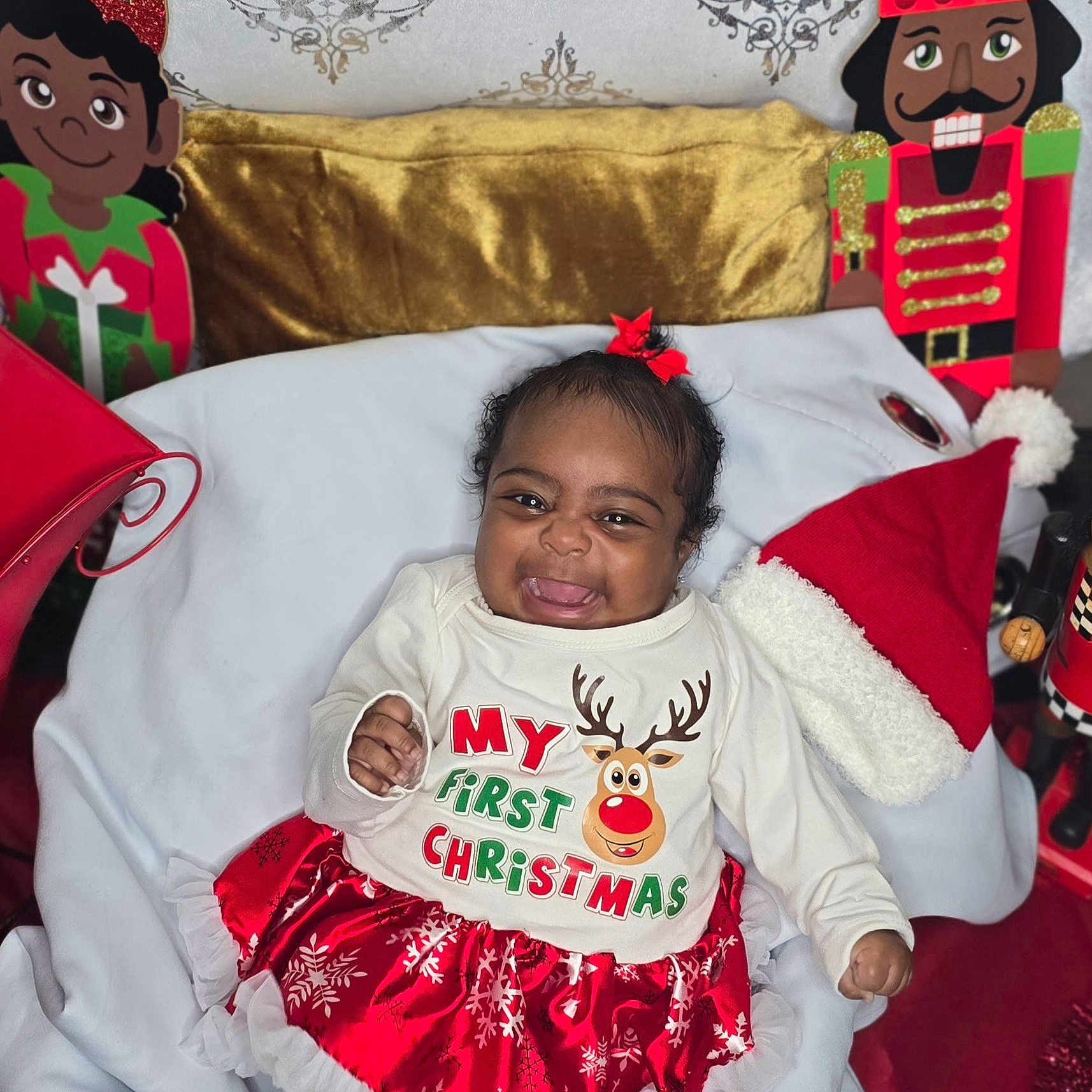 Abyssinia is registered to the contest to win money with this photo: accessories, baby, bag, blanket, clothing, couch, crib, cushion, face, furniture, handbag, happy, head, homedecor, infantbed, person, photography, portrait, smile, t_shirt