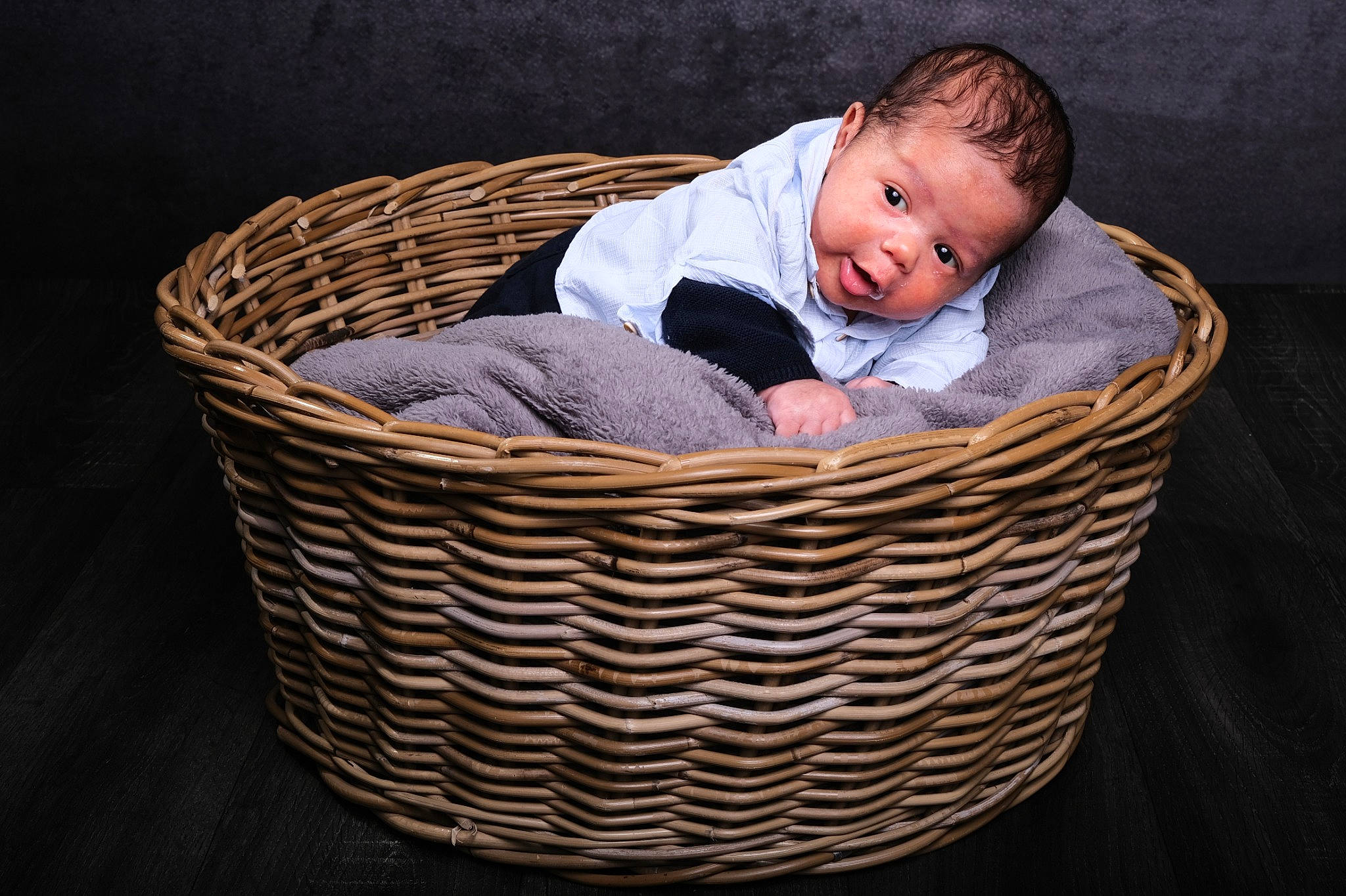 Adriel a rejoint le concours — aidez-le/la à gagner de superbes lots ! baby, baby_toddler_clothing, basket, child, child_model, comfort, flash_photography, home_accessories, laundry_basket, person, portrait_photography, storage_basket, wicker