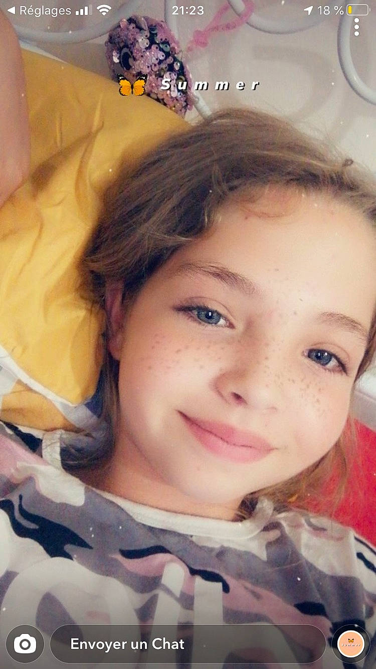 Léa a rejoint le concours — aidez-le/la à gagner de superbes lots ! black_hair, cheek, chin, cool, eyebrow, eyelash, flash_photography, forehead, hairstyle, happy, human, human_body, iris, jaw, joy, lip, mouth, neck, nose, person