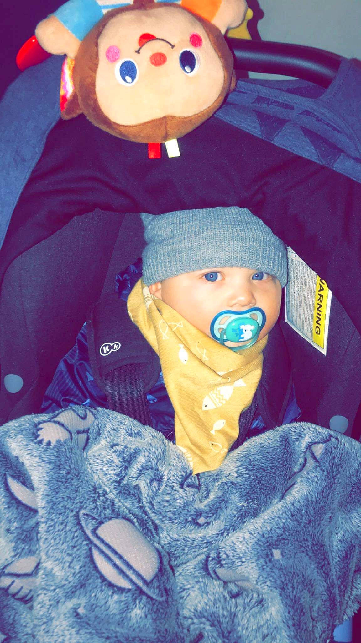 Alessio participe au concours pour gagner de l'argent avec cette photo : baby, baby_products, baby_toddler_clothing, beanie, blue, cap, child, comfort, electric_blue, fun, hat, headgear, headwear, knit_cap, magenta, mouth, person, purple, textile, toddler