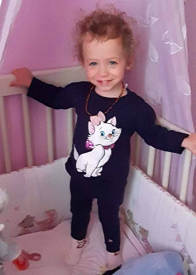 Cléa a rejoint le concours — aidez-le/la à gagner de superbes lots ! arm, baby_toddler_clothing, clothing, facial_expression, fashion, hairstyle, hand, human_body, joy, neck, organ, outerwear, person, pink, product, purple, shoulder, skin, sleeve, smile