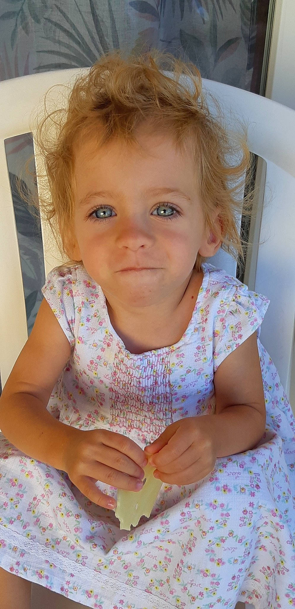 Cléa a rejoint le concours — aidez-le/la à gagner de superbes lots ! arm, baby_toddler_clothing, beauty, blond, chair, cheek, child, eyelash, face, finger, fun, hand, happy, iris, lip, nose, organ, person, skin, sleeve