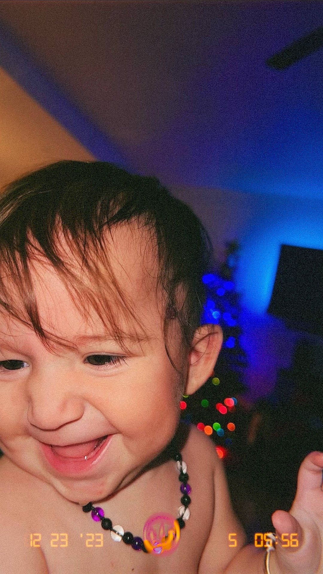 Braisley is registered to the contest to win money with this photo: black_hair, cheek, ear, eyebrow, eyelash, facial_expression, finger, fun, gesture, happy, human_body, iris, lip, mouth, neck, nose, person, pink, skin, smile