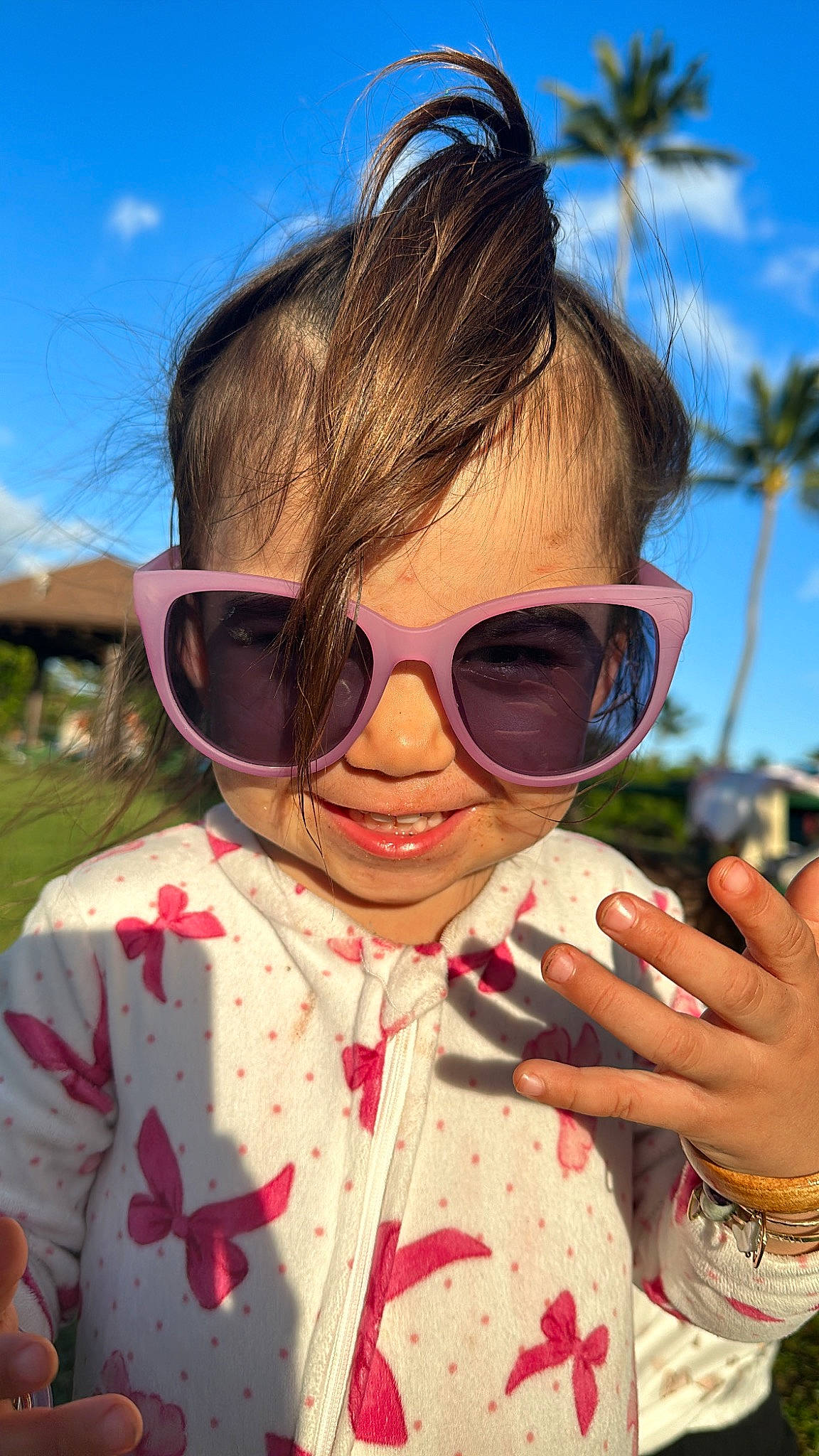 Breezy is registered to the contest to win money with this photo: cool, eye_glass_accessory, eyelash, eyewear, fun, glasses, goggles, happy, leisure, lip, mouth, nose, person, pink, sky, sleeve, smile, summer, sunglasses, toddler