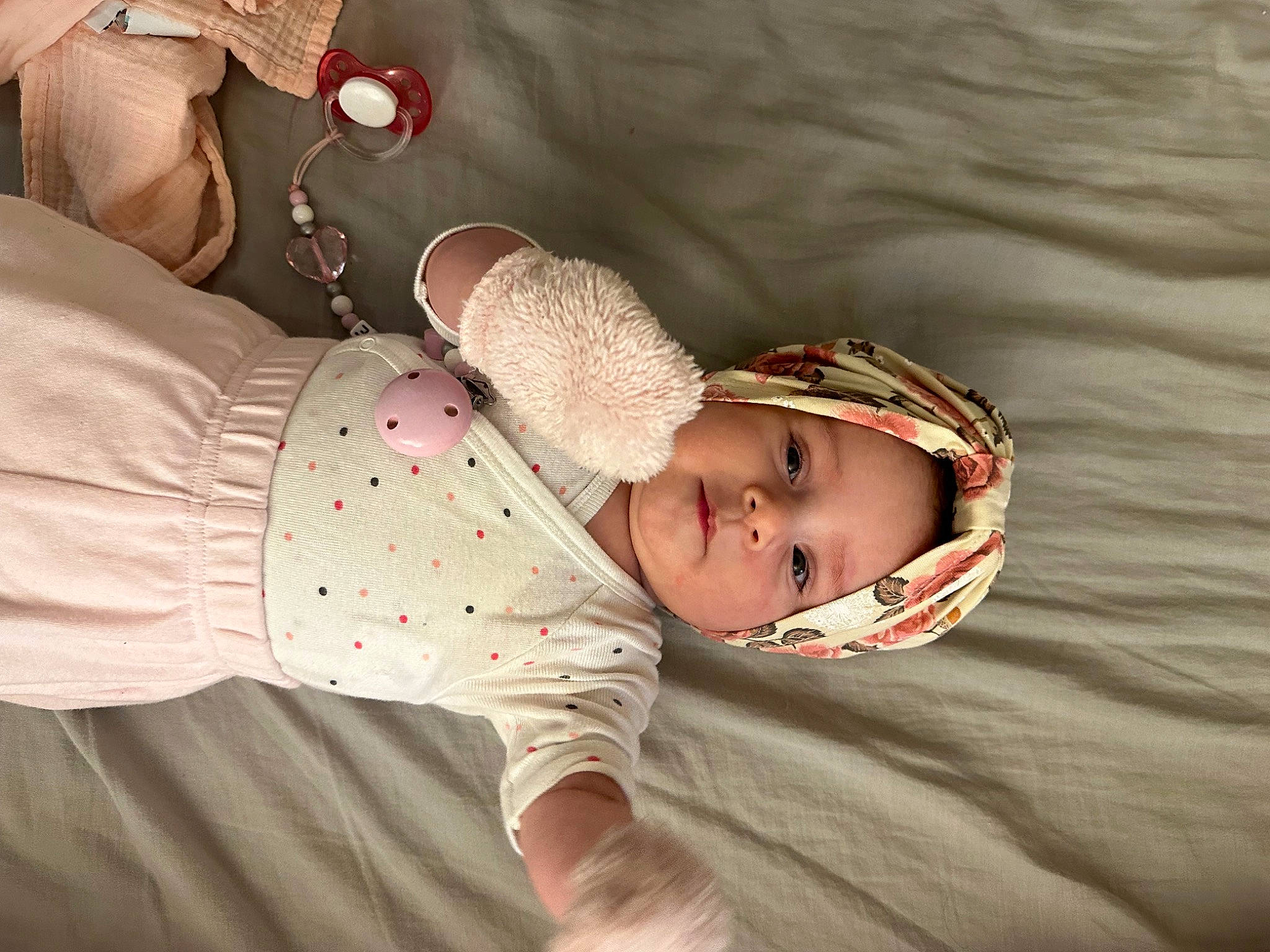 Ava a rejoint le concours — aidez-le/la à gagner de superbes lots ! abdomen, baby, baby_toddler_clothing, bedtime, child, comfort, couch, dress, elbow, happy, hat, headwear, linens, nap, person, room, skin, sleep, sleeve, smile