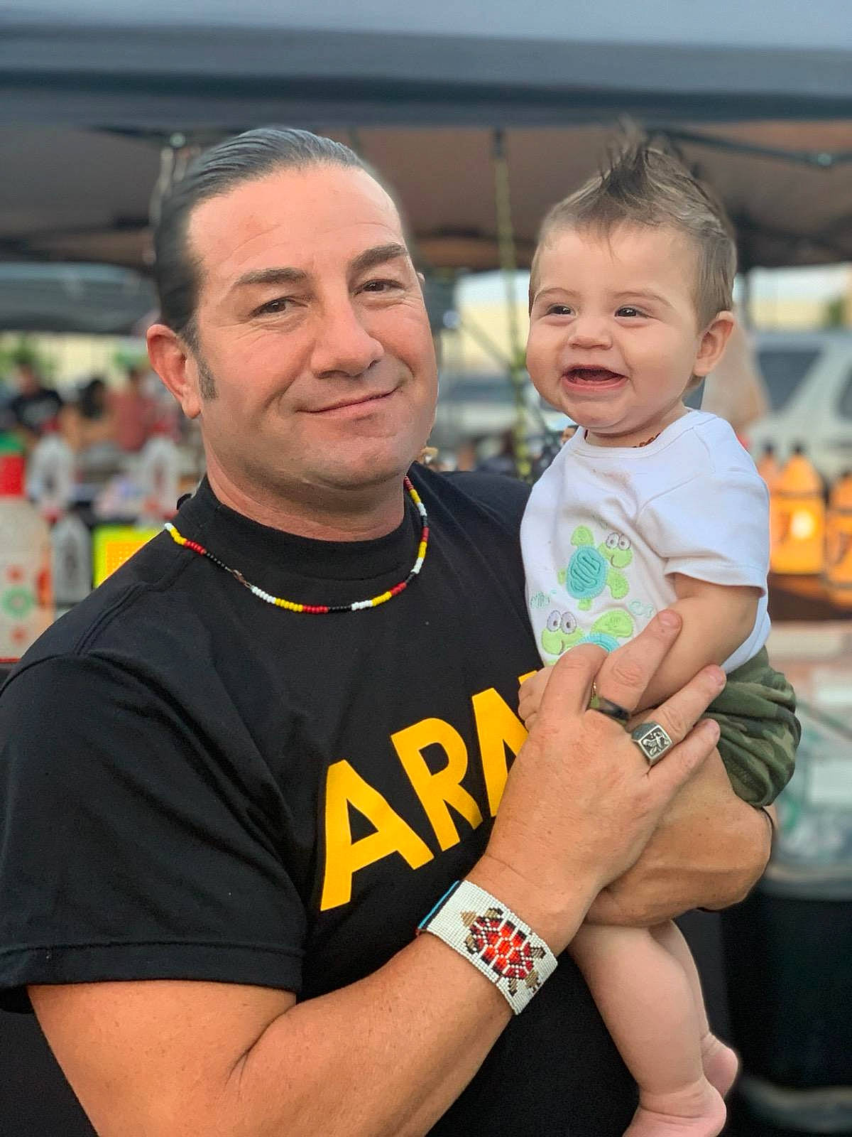 Daysun is registered to the contest to win money with this photo: arm, baby, child, competition_event, event, fun, gesture, grass, hand, happy, joy, person, recreation, smile, t_shirt, team, thumb, toddler