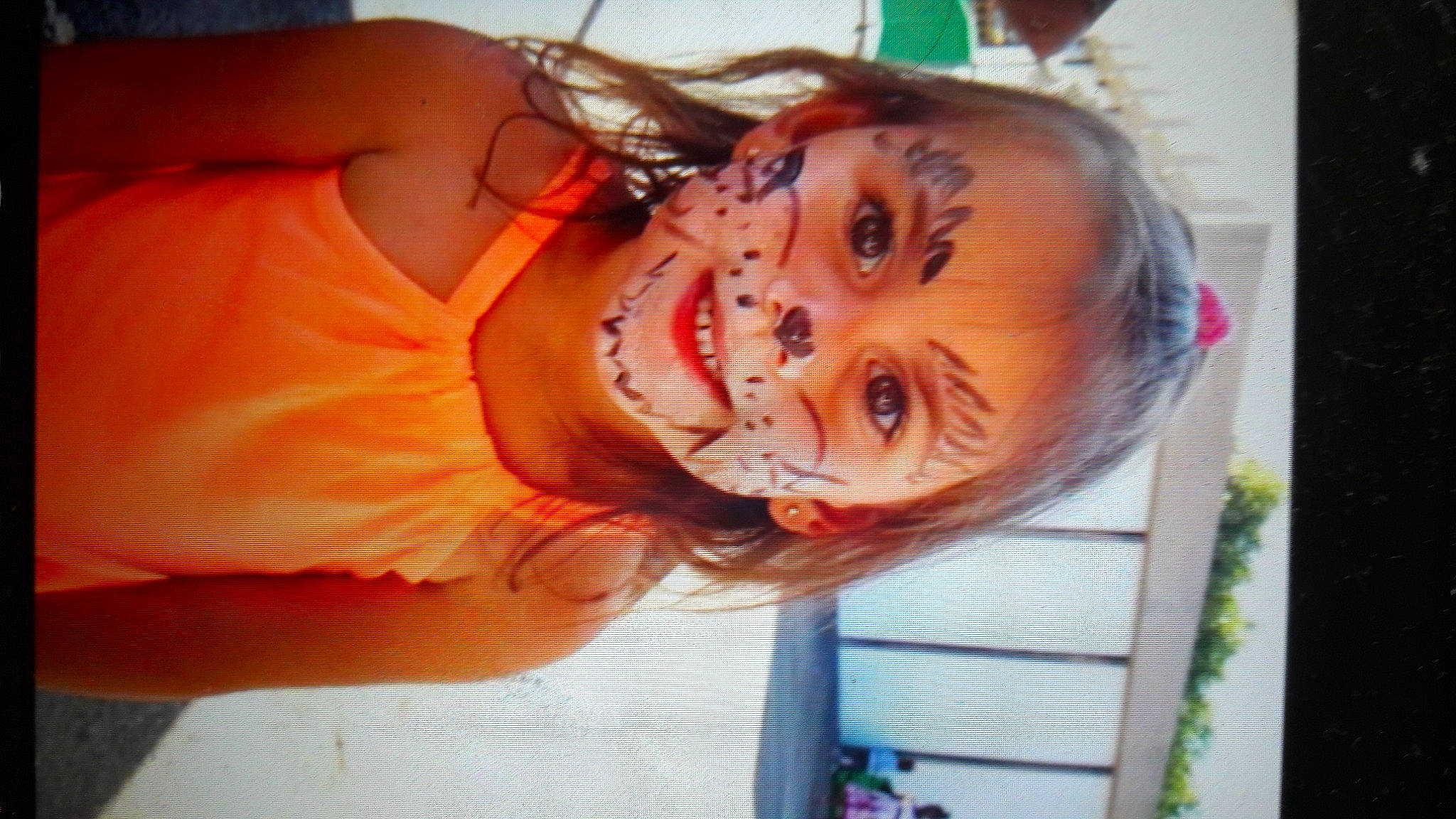 Clara a rejoint le concours — aidez-le/la à gagner de superbes lots ! abdomen, baby, bathing, chest, child, elbow, eyelash, flesh, fun, happy, jaw, mouth, nose, orange, person, room, smile, throat, toddler