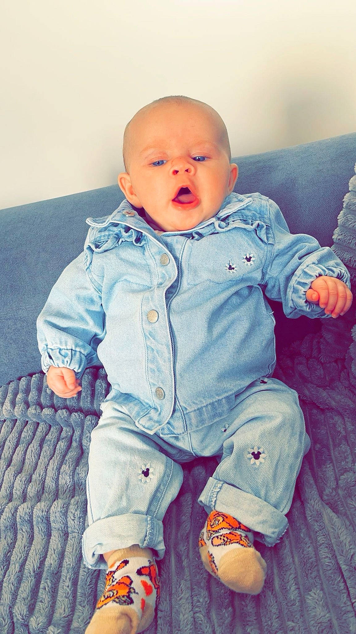 Izïa a rejoint le concours — aidez-le/la à gagner de superbes lots ! baby, baby_toddler_clothing, cheek, child, collar, comfort, cool, electric_blue, eye, finger, flash_photography, happy, head, lip, mouth, nose, person, skin, sleeve, textile