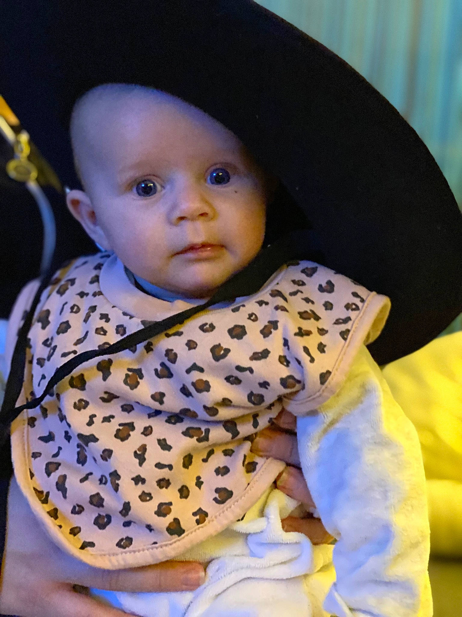 Izïa participe au concours pour gagner de l'argent avec cette photo : baby, baby_products, baby_toddler_clothing, cap, cheek, child, electric_blue, facial_expression, fashion_accessory, fashion_design, fun, fur, hairstyle, happy, linens, outerwear, pattern, person, sitting, sleeve