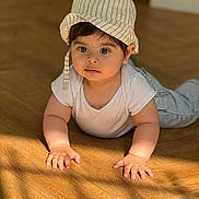 Nael a rejoint le concours — aidez-le/la à gagner de superbes lots ! baby, big_eyes, bucket_hat, crawling, curious, cute, denim, face, hair, hands, hat, indoor, infant, onesie, portrait, shadow, soft_skin, sunlight, toddler, wooden_floor
