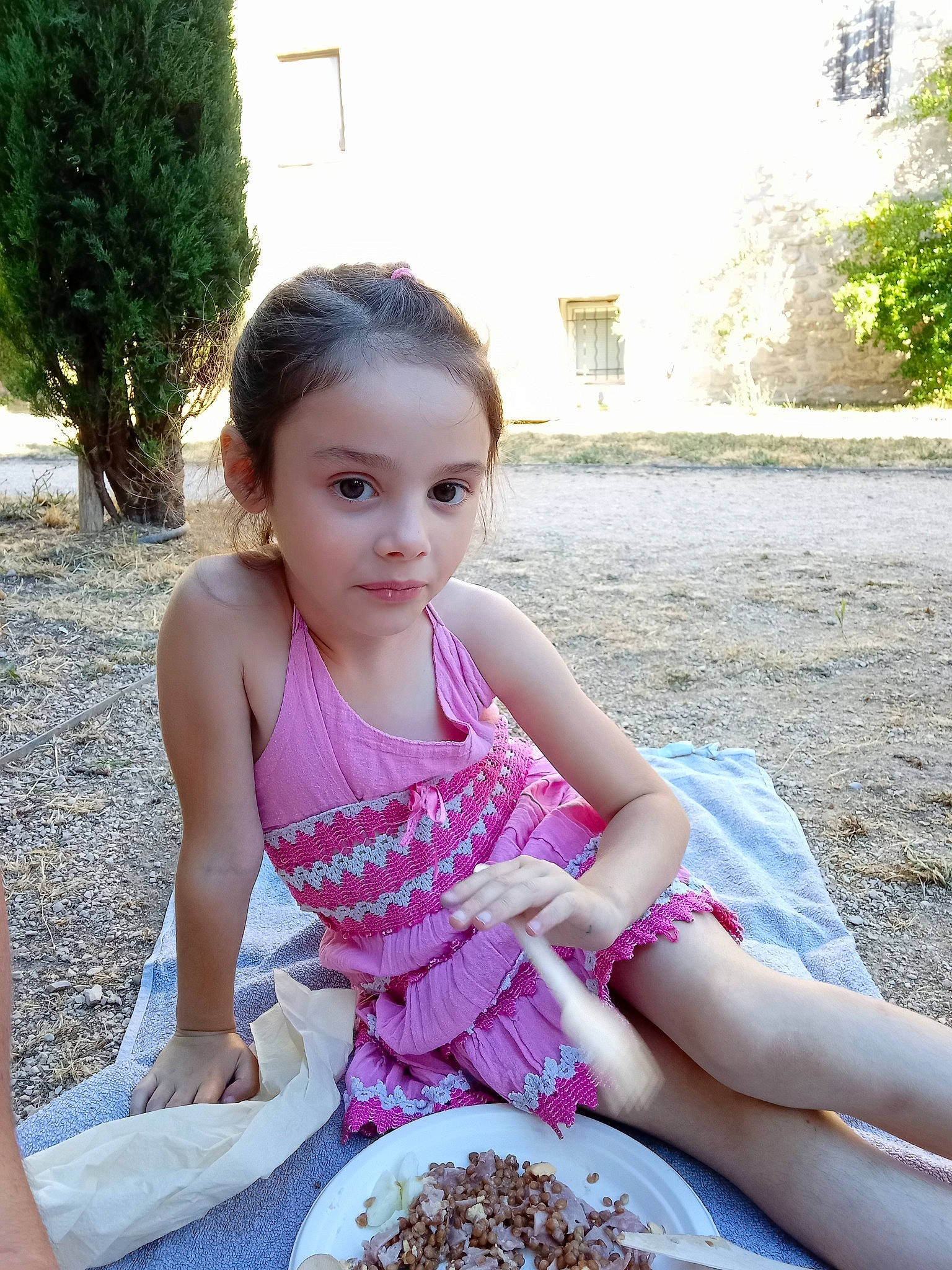 Elena participe au concours pour gagner de l'argent avec cette photo : beauty, child, comfort_food, cuisine, dish, grass, happy, ingredient, leisure, person, photograph, plant, recipe, recreation, sitting, summer, superfood, sweetness, toddler, tree