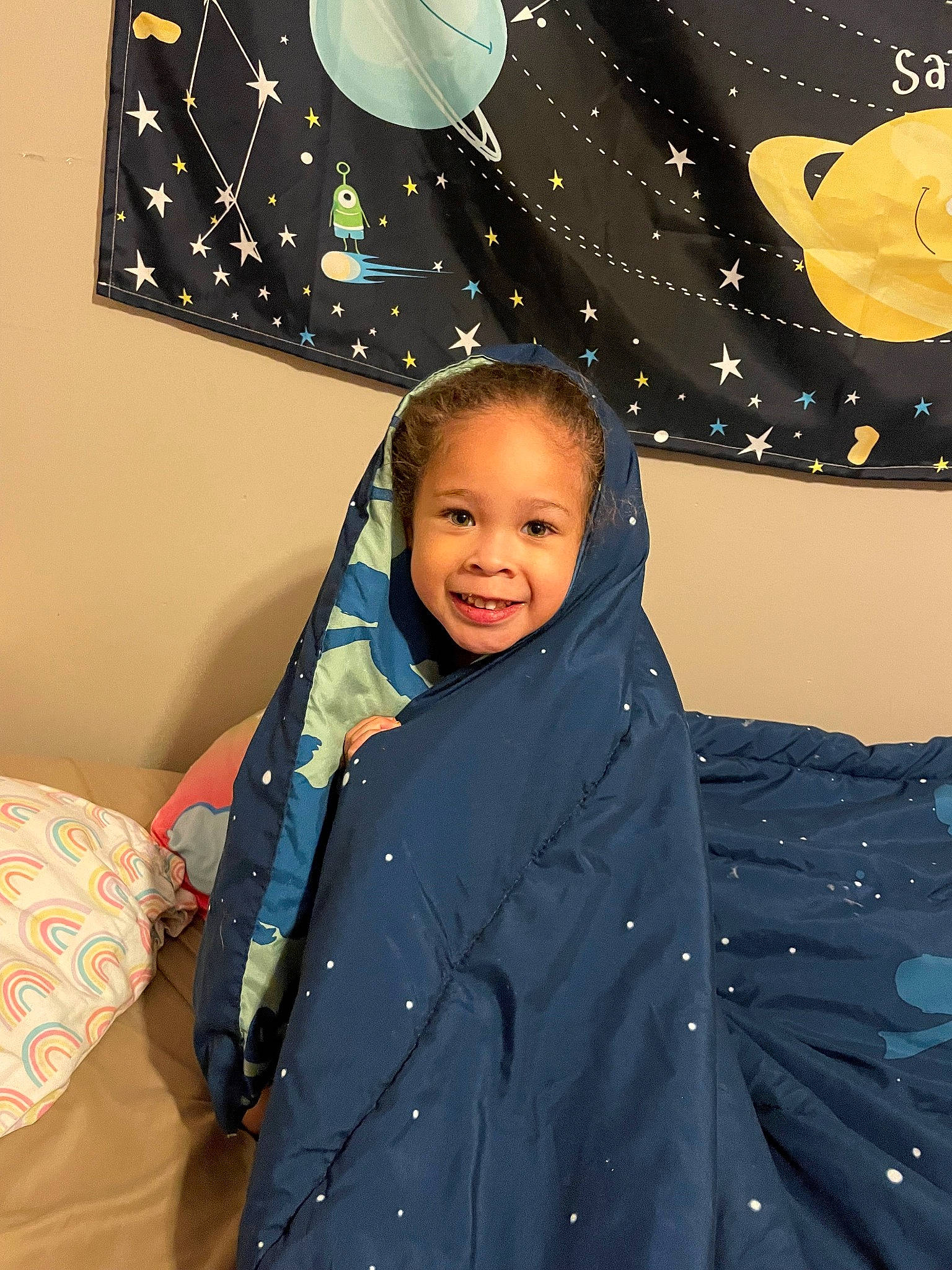 Jazz'Array is registered to the contest to win money with this photo: cool, electric_blue, event, flash_photography, fun, happy, joy, laugh, leisure, lighting_accessory, magenta, pattern, person, portrait_photography, purple, room, sleeve, smile, space, tints_and_shades