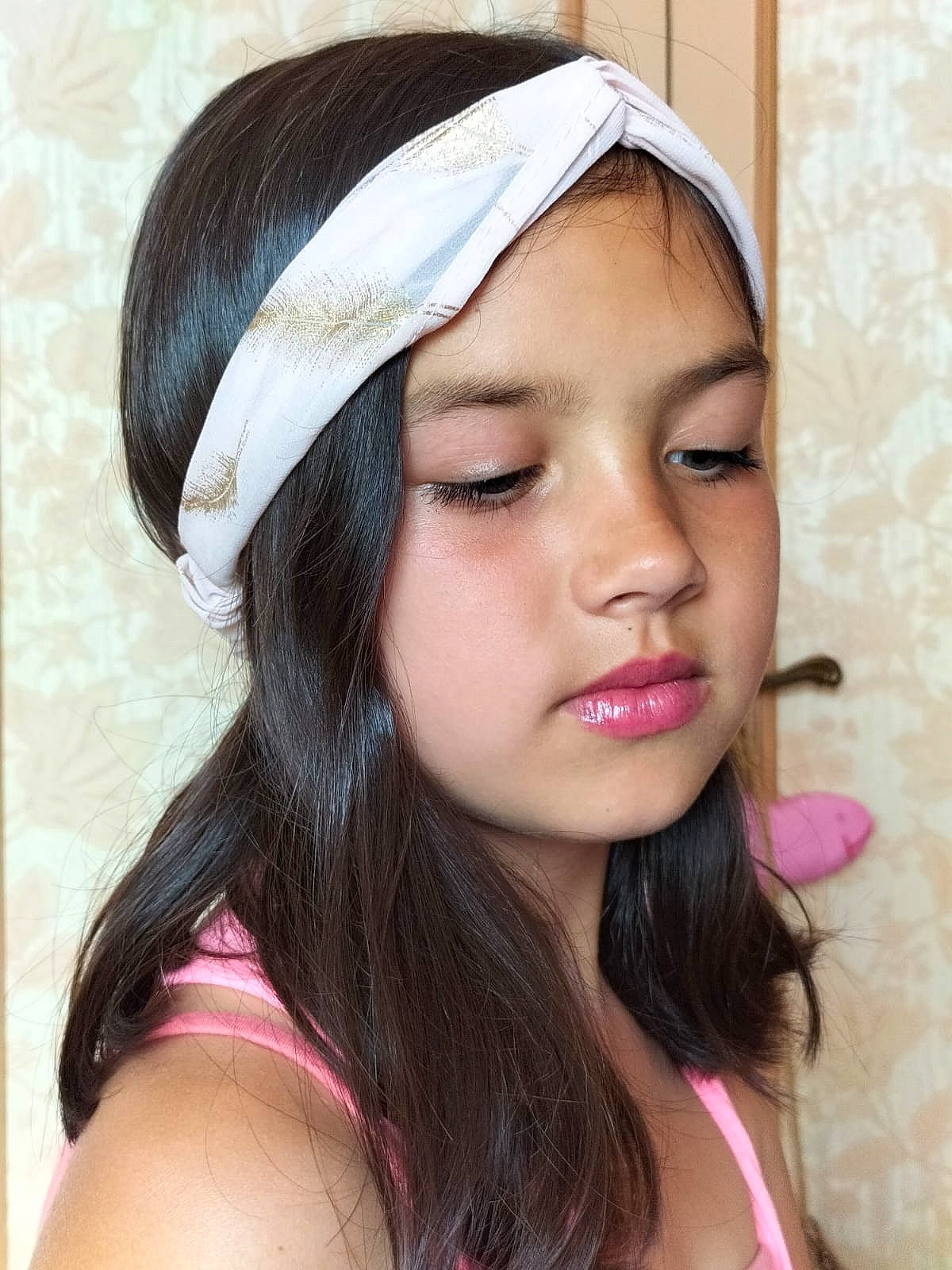 Ava a rejoint le concours — aidez-le/la à gagner de superbes lots ! cap, chin, cool, ear, eye, eye_liner, eyebrow, eyelash, flash_photography, happy, head, headwear, jaw, layered_hair, lip, lipstick, makeover, neck, organ, person