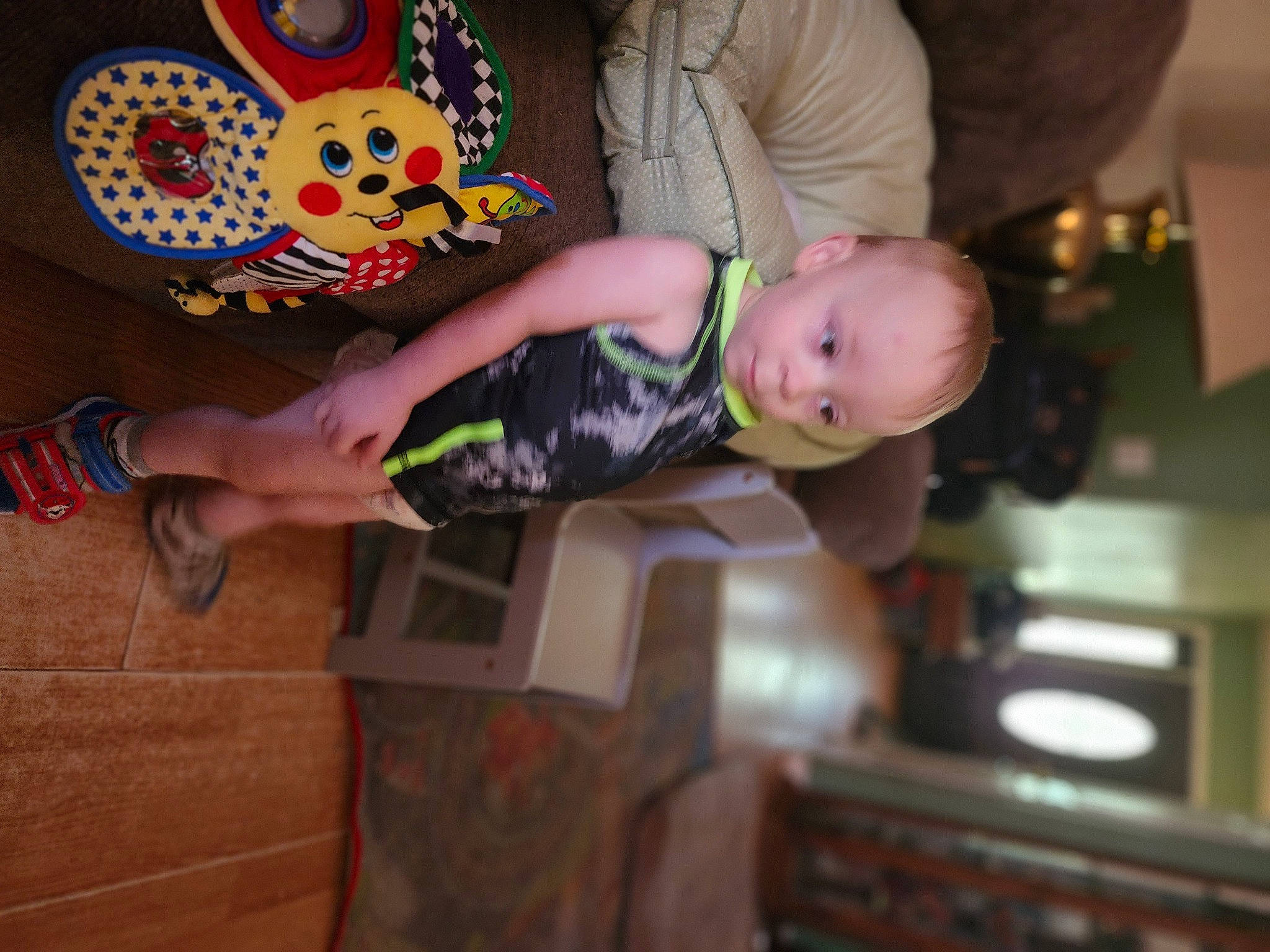 Gunnar is registered to the contest to win money with this photo: arm, baby, baby_products, baby_toddler_clothing, child, event, flooring, fun, hand, pattern, person, room, sitting, thigh, toddler, wood, wrist