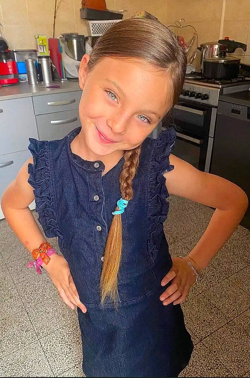 Tanya participe au concours pour gagner de l'argent avec cette photo : arm, black_hair, countertop, electric_blue, eyebrow, fashion_design, hair, hairstyle, joint, joy, kitchen, kitchen_appliance, long_hair, neck, person, shoulder, sleeve, smile, standing, thigh