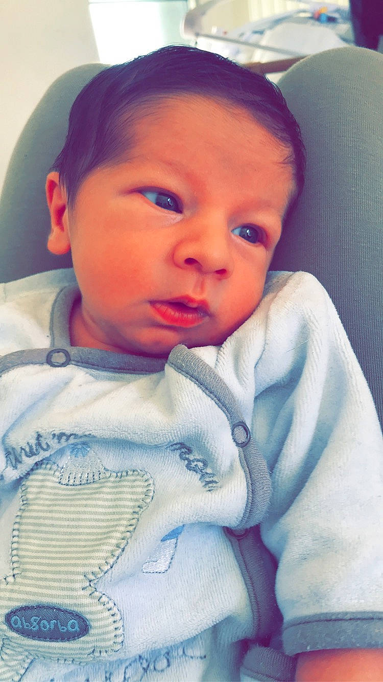 Angelo a rejoint le concours — aidez-le/la à gagner de superbes lots ! azure, cheek, collar, comfort, ear, eye, eyebrow, eyelash, facial_expression, forehead, hair, happy, iris, jaw, lip, mouth, neck, nose, person, skin