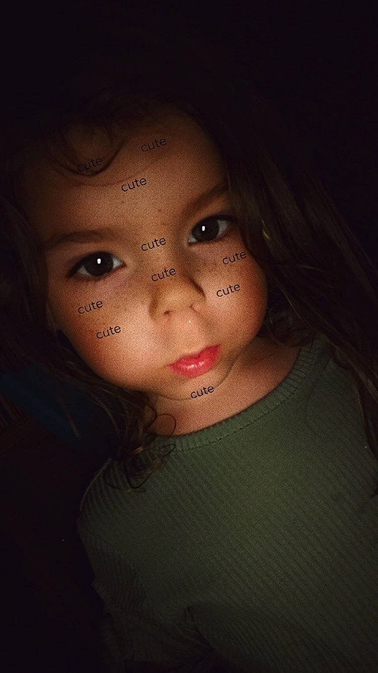 Lyanna a rejoint le concours — aidez-le/la à gagner de superbes lots ! black_hair, cheek, child, chin, ear, eye, eyebrow, eyelash, flash_photography, fun, happy, iris, jaw, lip, long_hair, mouth, no_expression, nose, person, skin