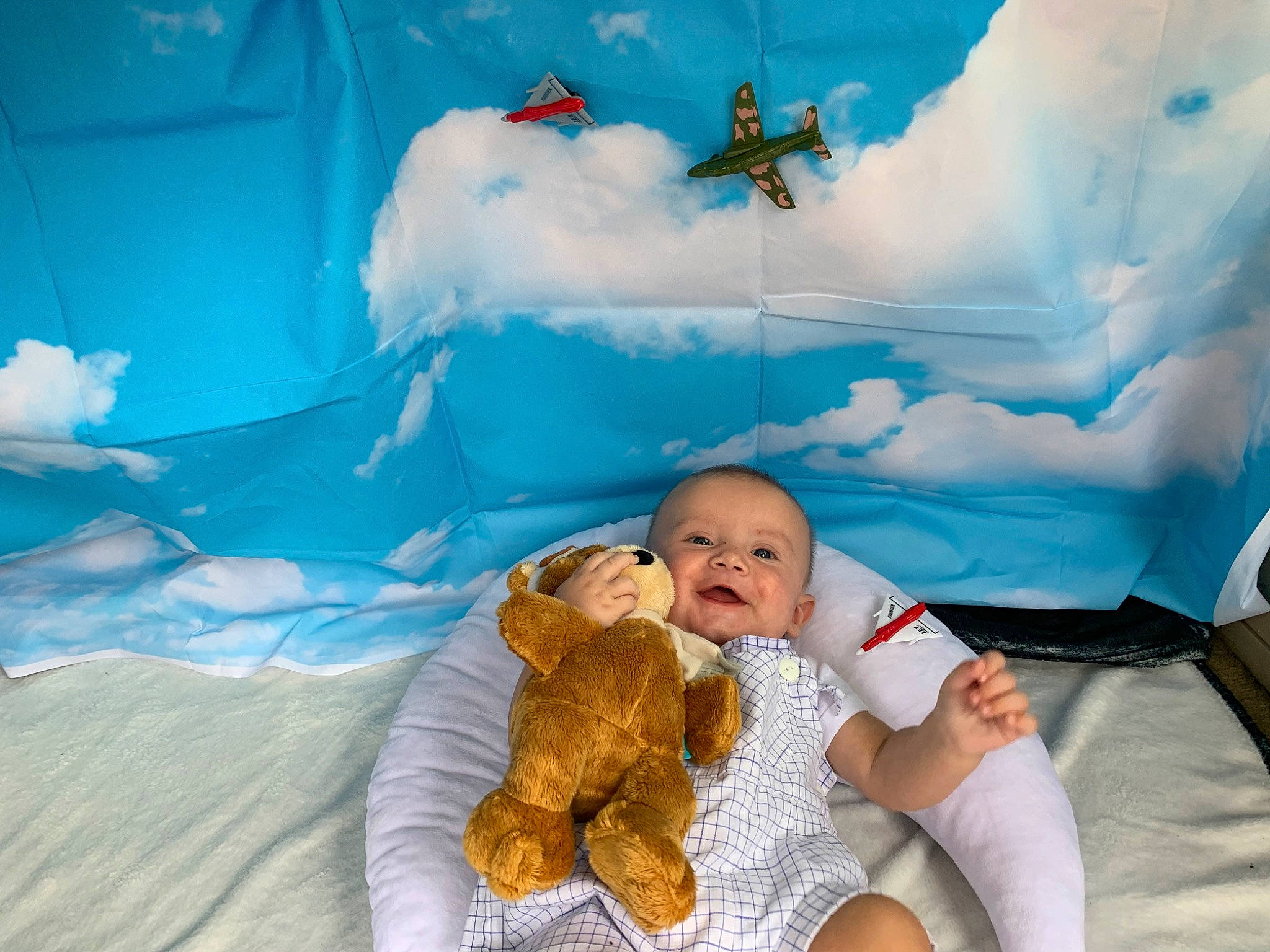 Everest is registered to the contest to win money with this photo: baby, bedding, bedtime, child, cloud, comfort, fun, happy, leisure, linens, person, recreation, slope, snow, stuffed_toy, teddy_bear, toddler, toy, vacation, white