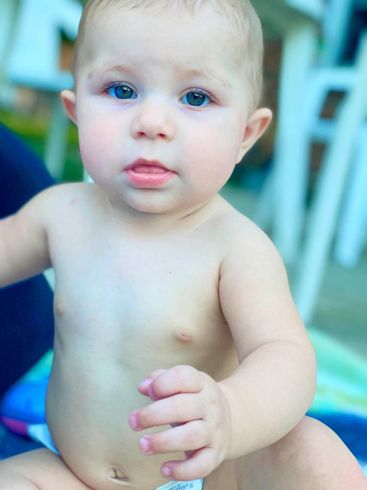 Lexington is registered to the contest to win money with this photo: blue, cheek, chin, ear, eye, eyebrow, eyelash, face, finger, happy, human_body, iris, joint, lip, mouth, muscle, neck, nose, person, skin