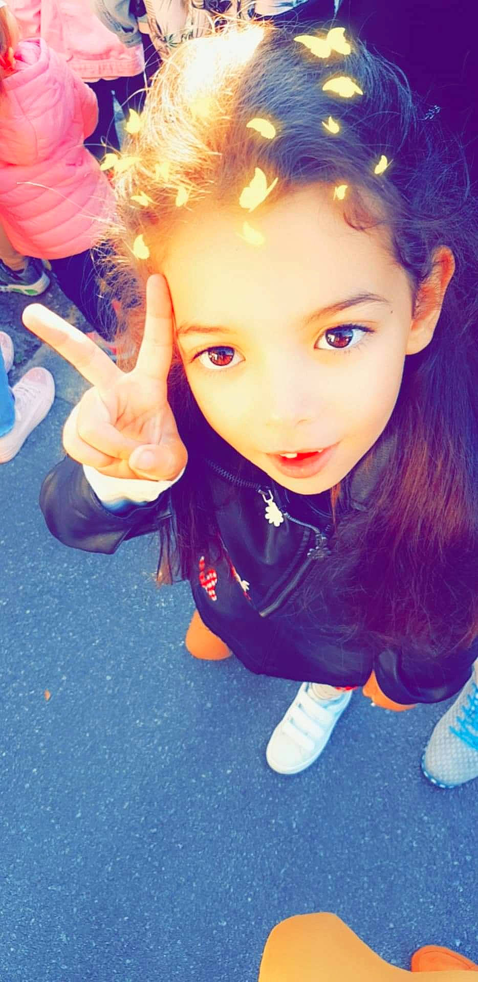 Diana participe au concours pour gagner de l'argent avec cette photo : beauty, cheek, child, cool, eye, face, fun, gesture, hair, hairstyle, head, long_hair, nose, person, photography, pink, plant, purple, skin, smile