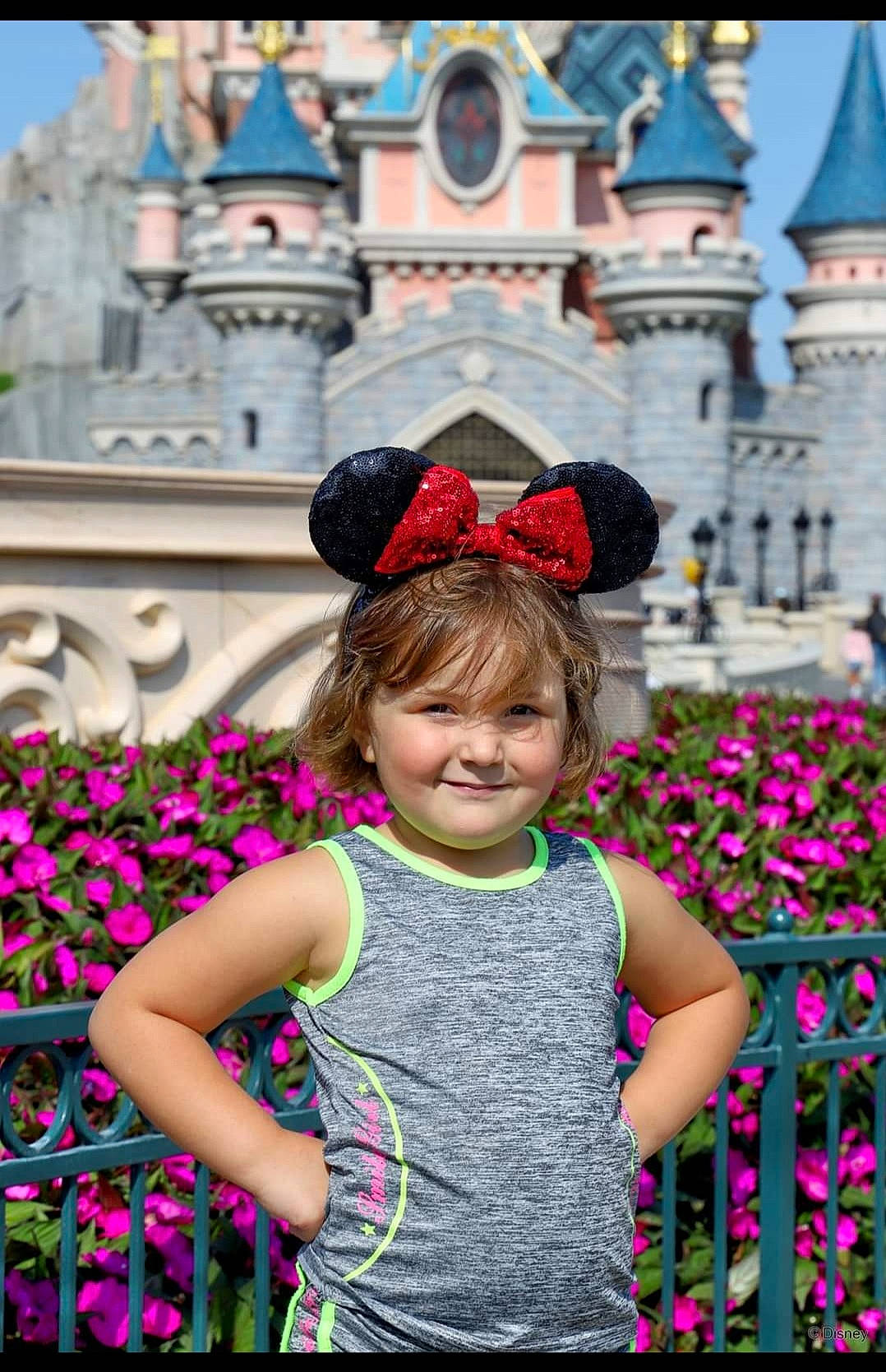 Lilou a rejoint le concours — aidez-le/la à gagner de superbes lots ! botany, daytime, flower, fun, happy, joy, leaf, leisure, lighting, people, people_in_nature, person, photograph, pink, plant, public_space, recreation, smile, summer, temple