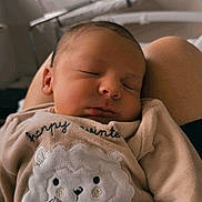 Elio participe au concours pour gagner de l'argent avec cette photo : baby, blanket, child, closeup, cozy, cute, indoor, infant, newborn, onesie, peaceful, person, portrait, resting, sheep, sleep, sleeping, soft_lighting, toddler, warm