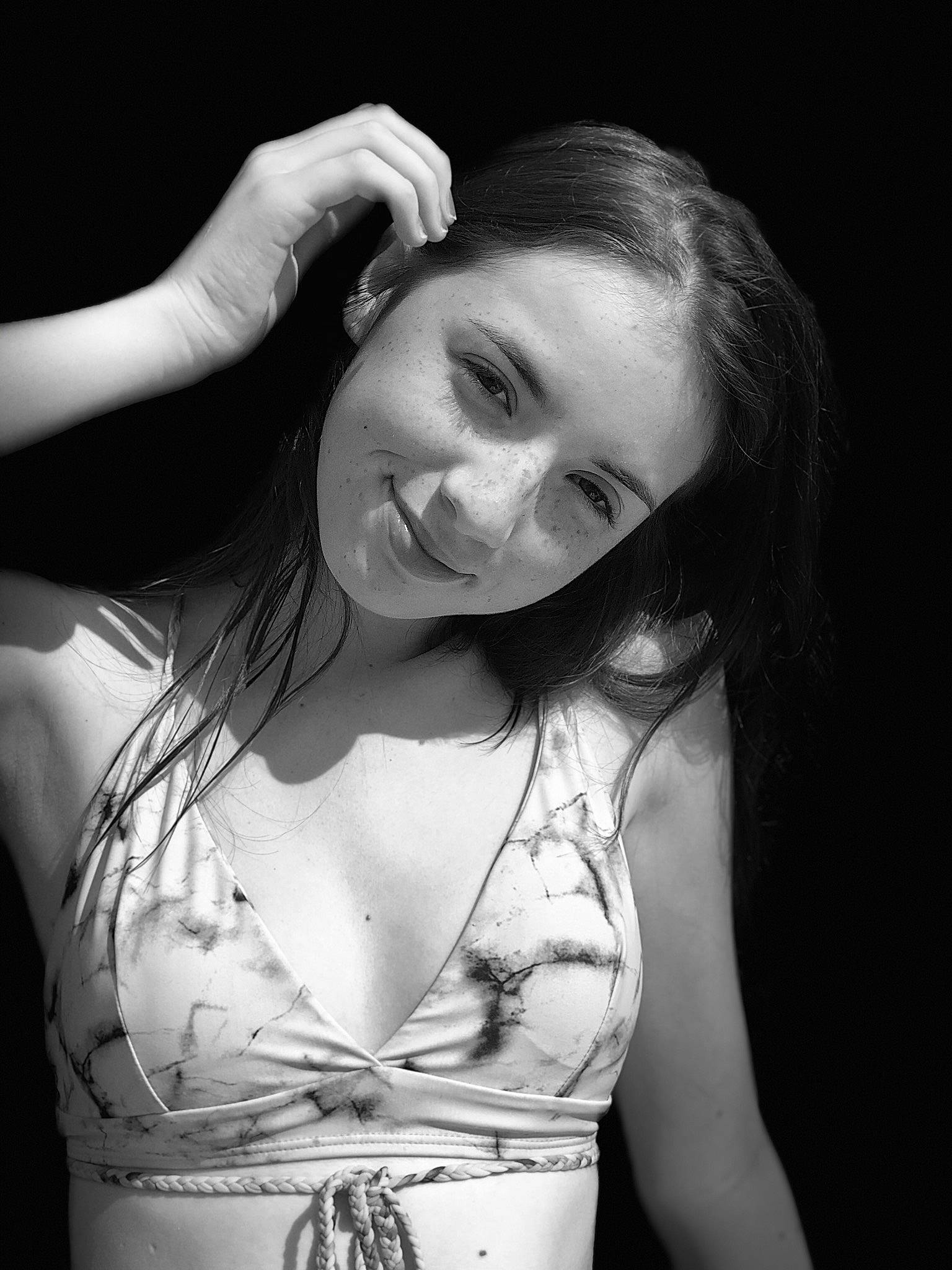 Celestine a rejoint le concours — aidez-le/la à gagner de superbes lots ! beauty, black, black_hair, brassiere, chest, eyebrow, eyelash, hairstyle, joint, joy, lingerie, lip, mouth, muscle, neck, organ, person, photography, shoulder, skin