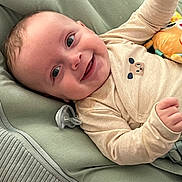 Andrea participe au concours pour gagner de l'argent avec cette photo : baby, beige, blanket, child, clothing, cozy, cute, eyes, face, green, happy, indoors, infant, lying_down, pacifier, plush_toy, portrait, smiling, soft, young
