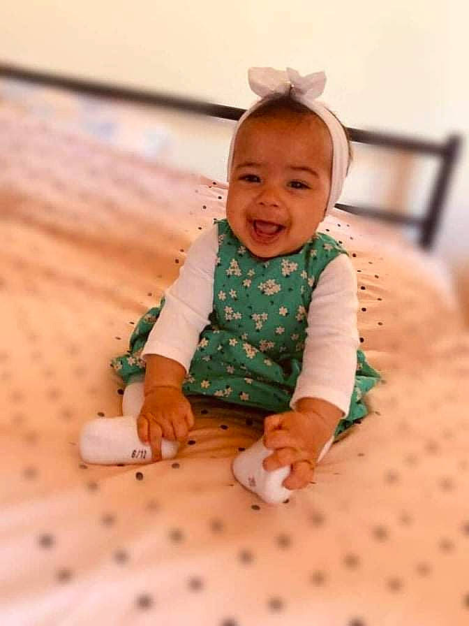 Alyzia participe au concours pour gagner de l'argent avec cette photo : baby, baby_toddler_clothing, child, dress, facial_expression, floor, flooring, fun, happy, hardwood, pattern, person, play, room, sitting, skin, sleeve, smile, toddler, wood