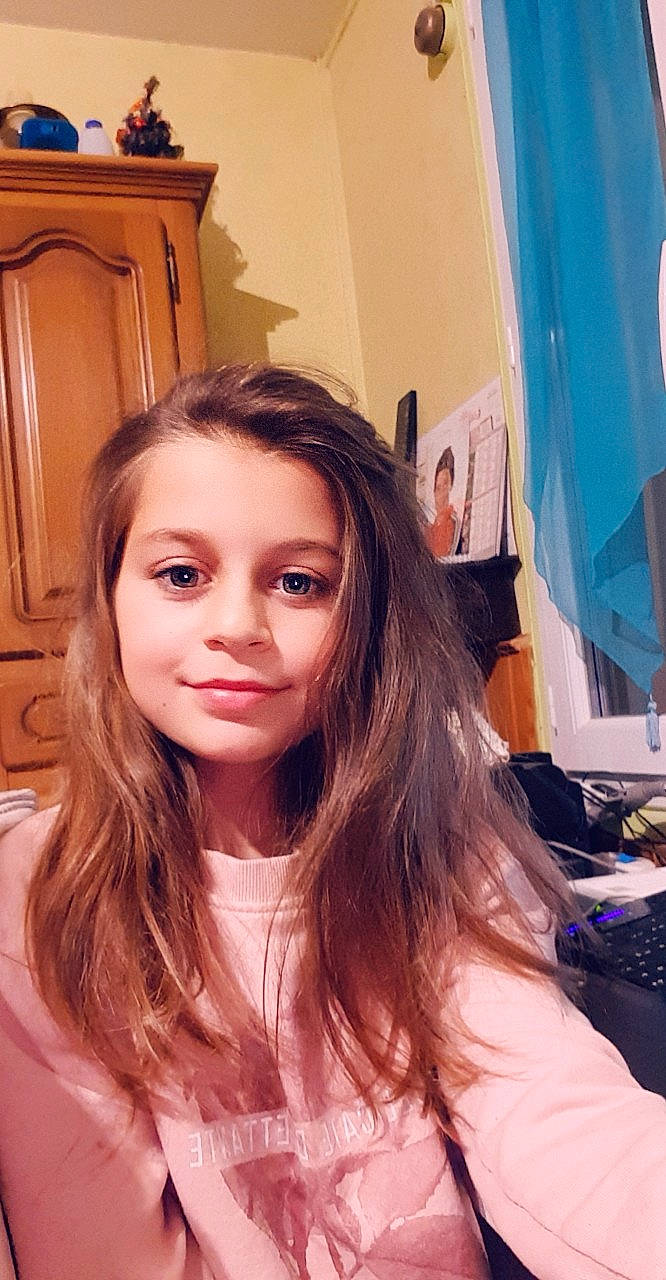 Carla a rejoint le concours — aidez-le/la à gagner de superbes lots ! bangs, beauty, black_hair, blond, brown_hair, eyebrow, eyelash, forehead, girl, hair, hair_coloring, hairstyle, human_hair_color, lip, long_hair, person