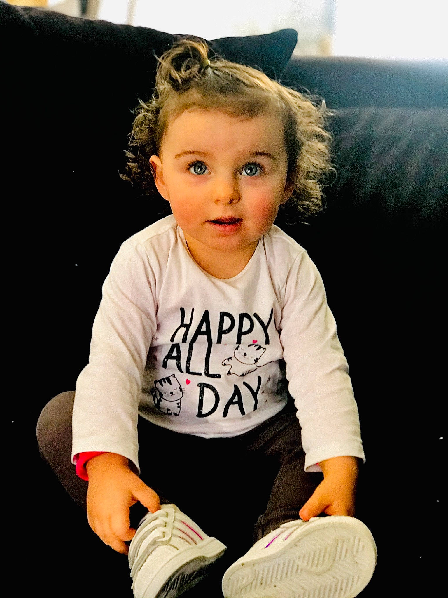 Alyx participe au concours pour gagner de l'argent avec cette photo : arm, baby_toddler_clothing, cheek, clothing, cool, elbow, eye, finger, flash_photography, hair, hand, happy, head, human_body, joint, knee, leg, neck, organ, person