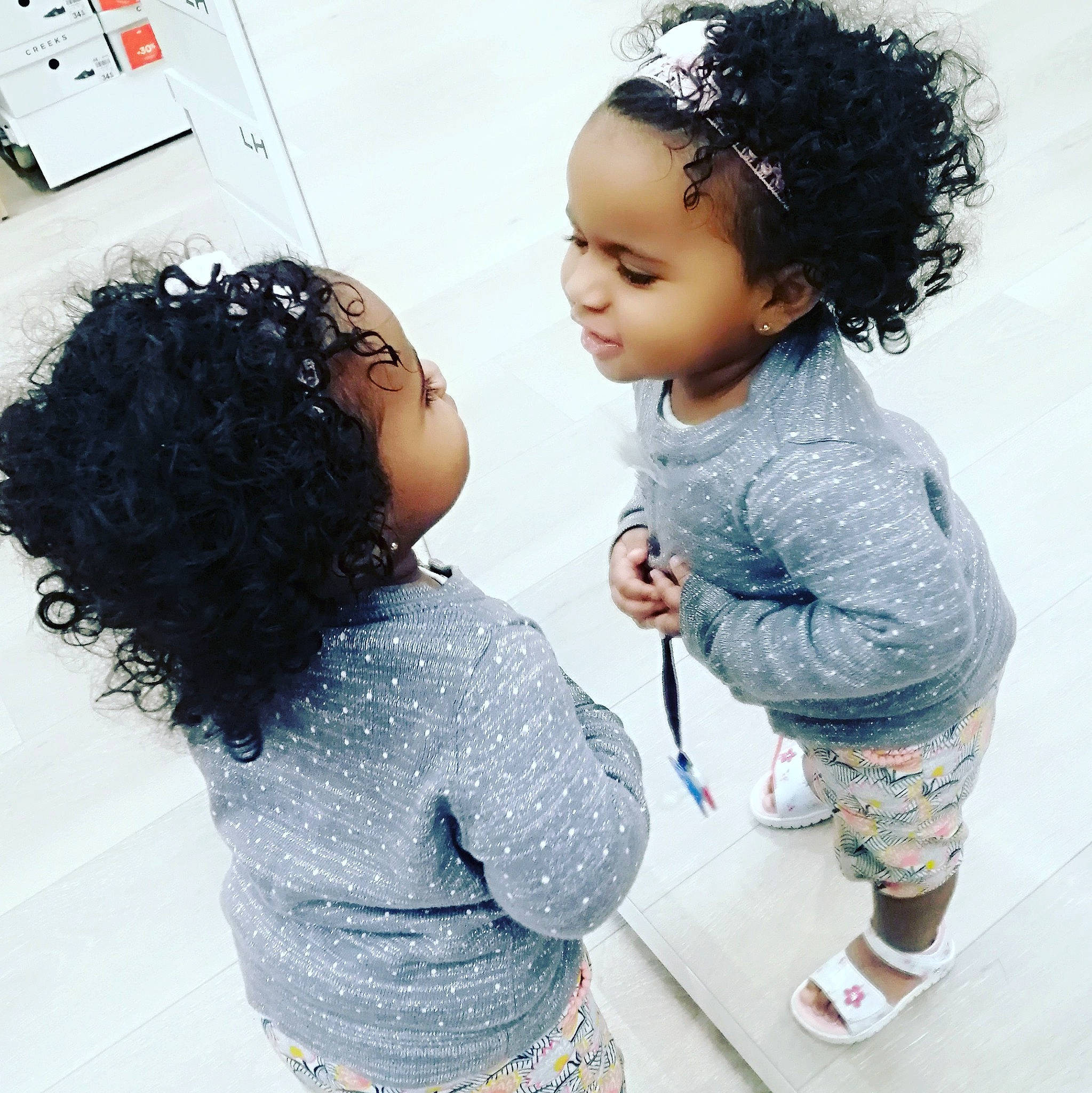 Soane a rejoint le concours — aidez-le/la à gagner de superbes lots ! arm, baby_toddler_clothing, clothing, doll, eyelash, facial_expression, gesture, hair, hairstyle, happy, iris, joint, neck, outerwear, person, product, shoulder, skin, sleeve, standing