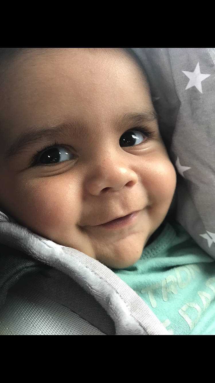 Tiago a rejoint le concours — aidez-le/la à gagner de superbes lots ! baby, cheek, chin, eye, eyebrow, eyelash, face, facial_expression, flash_photography, forehead, gesture, hairstyle, happy, iris, joy, lip, mouth, nose, person, skin