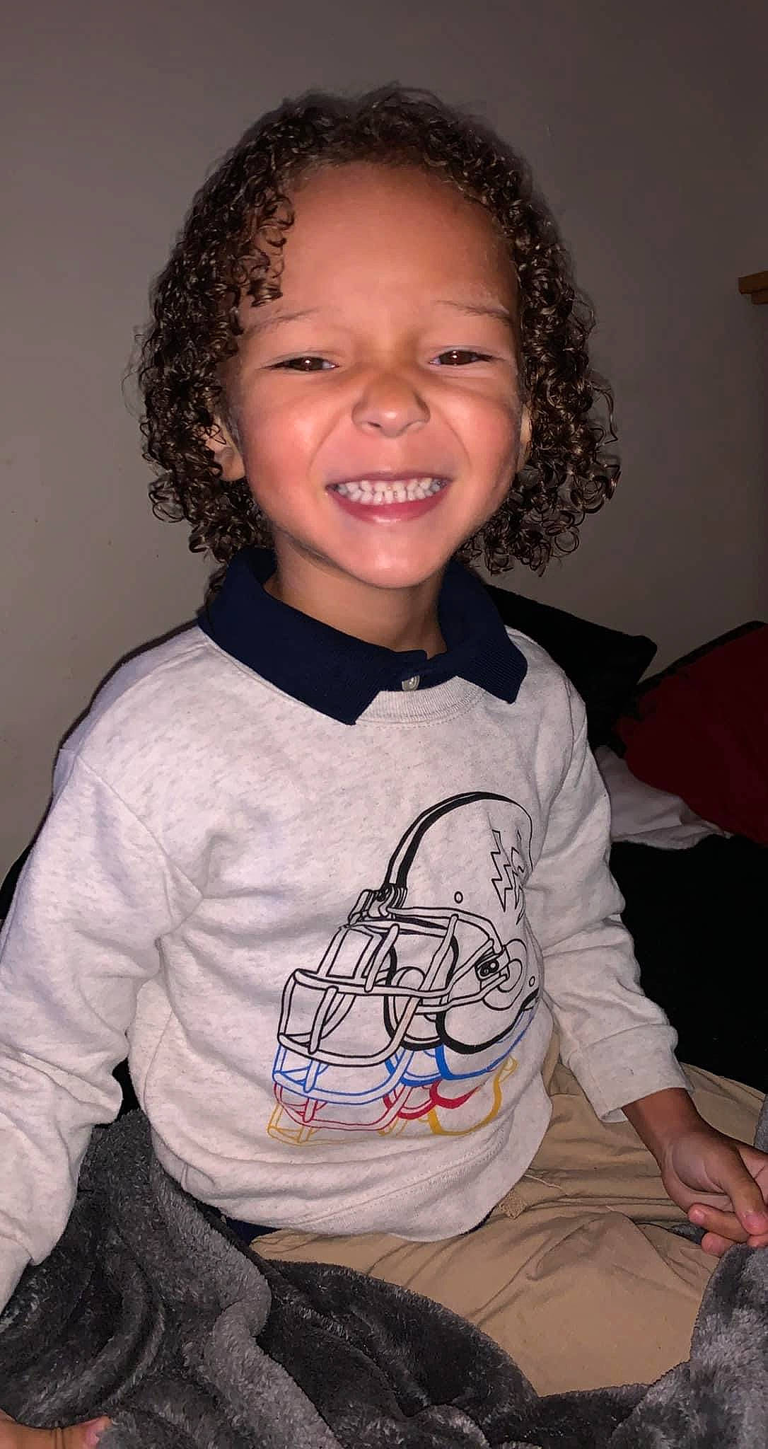 Jahiem is registered to the contest to win money with this photo: black, cheek, chin, clothing, cool, facial_expression, flash_photography, forehead, hairstyle, happy, human_body, joy, neck, nose, organ, person, shoulder, skin, sleeve, smile