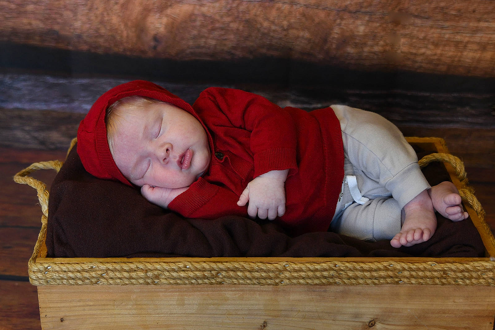 Emilio is registered to the contest to win money with this photo: art, baby, baby_products, baby_sleeping, baby_toddler_clothing, bedtime, carmine, cheek, child, comfort, grass, hardwood, headwear, infant_bed, linens, nap, person, portrait_photography, room, sitting