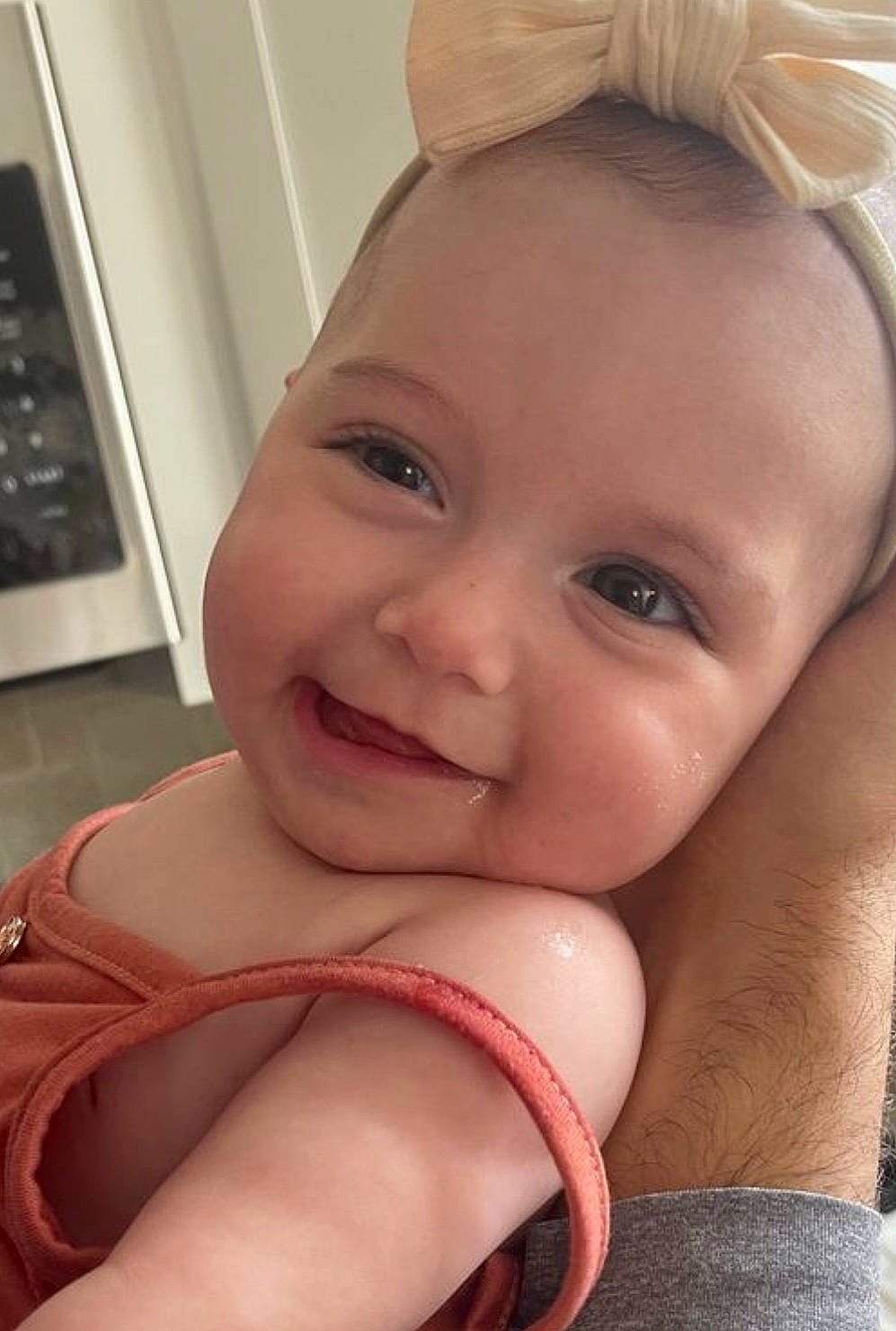 Alessandra is registered to the contest to win money with this photo: arm, cheek, chin, eye, eyebrow, eyelash, face, facial_expression, forehead, hair, hairstyle, head, joy, lip, mouth, muscle, neck, nose, person, shoulder